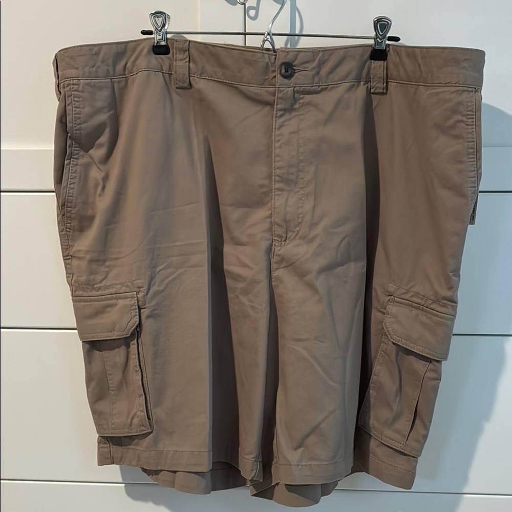 Amazon essentials cargo shorts
Size 48 men’s   NWT